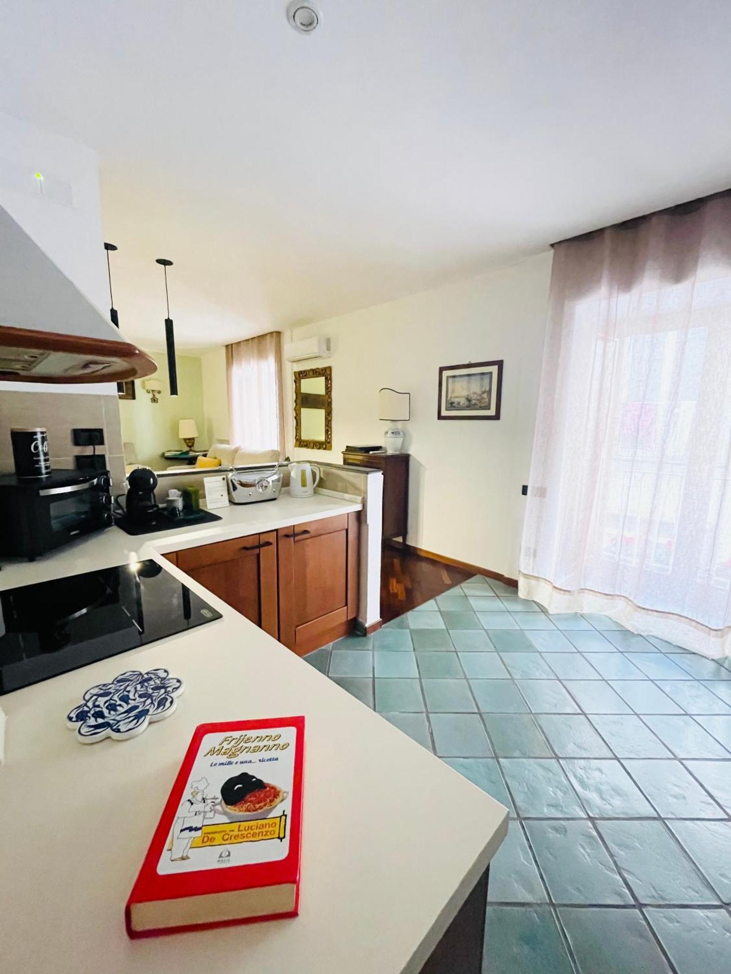 Re Gallo Luxury Apartment Plebiscito In Via Chiaia Neapol Zewnętrze zdjęcie