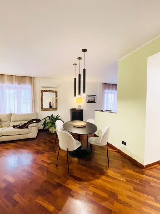 Re Gallo Luxury Apartment Plebiscito In Via Chiaia Neapol Zewnętrze zdjęcie