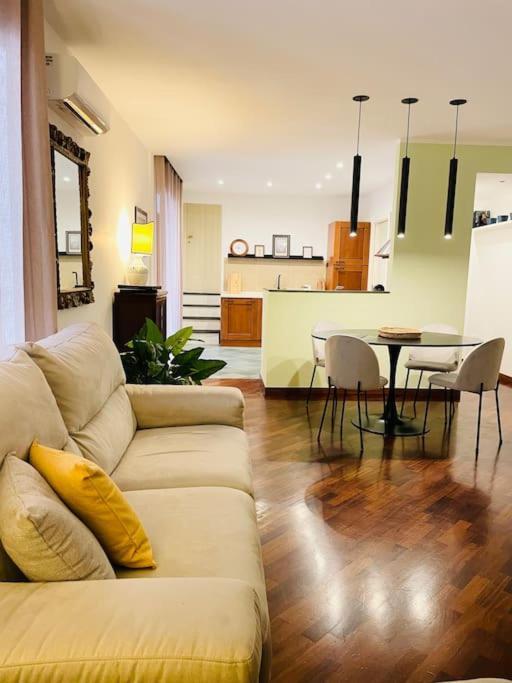 Re Gallo Luxury Apartment Plebiscito In Via Chiaia Neapol Zewnętrze zdjęcie