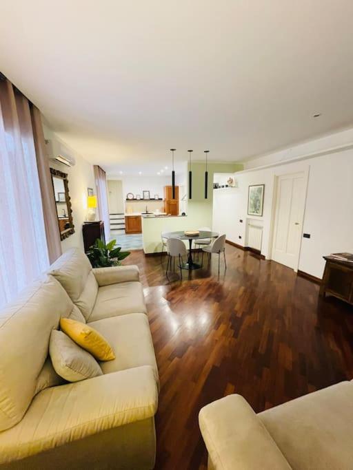 Re Gallo Luxury Apartment Plebiscito In Via Chiaia Neapol Zewnętrze zdjęcie