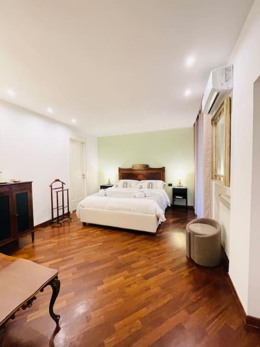Re Gallo Luxury Apartment Plebiscito In Via Chiaia Neapol Zewnętrze zdjęcie