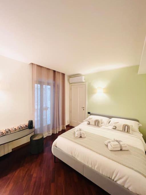 Re Gallo Luxury Apartment Plebiscito In Via Chiaia Neapol Zewnętrze zdjęcie
